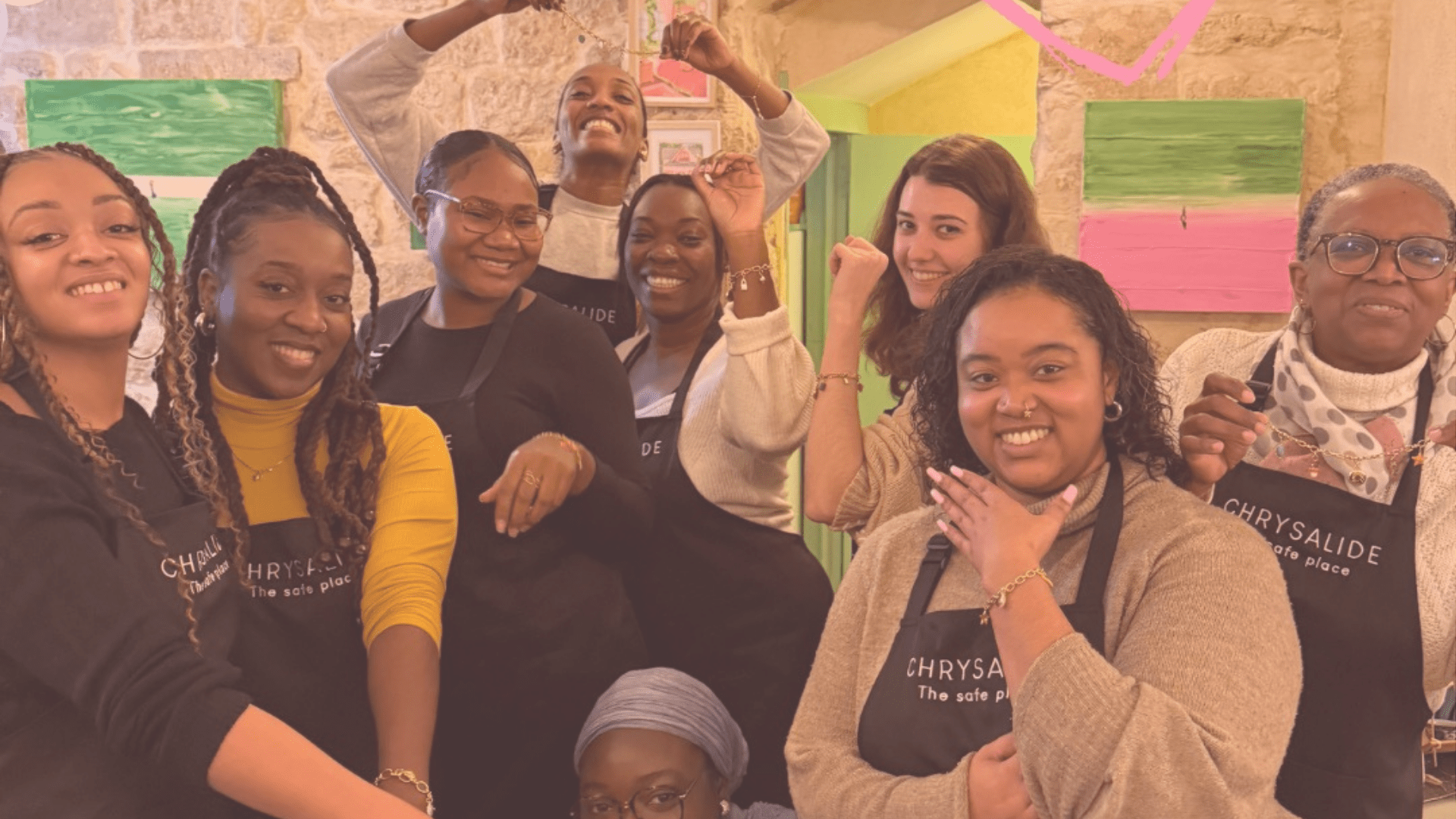 Sortie entre filles à Paris : découvrez La Chrysalide, le premier espace féminin safe et créatif - La Chrysalide Paris