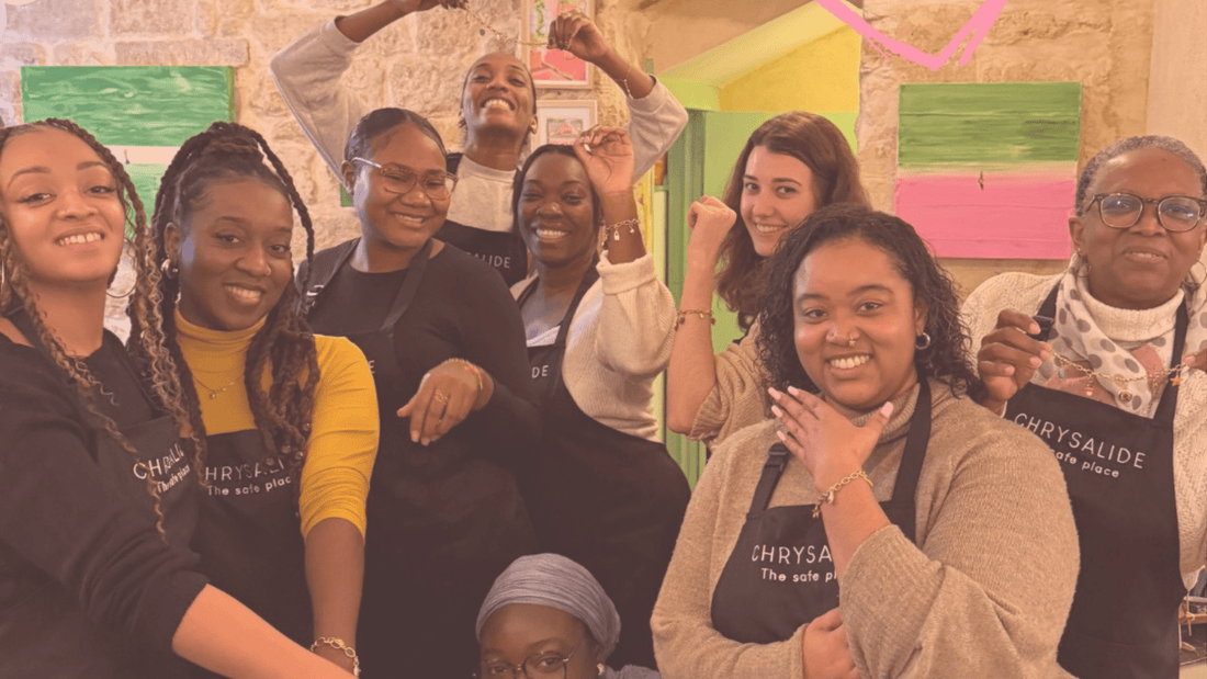 Sortie entre filles à Paris : découvrez La Chrysalide, le premier espace féminin safe et créatif - La Chrysalide Paris